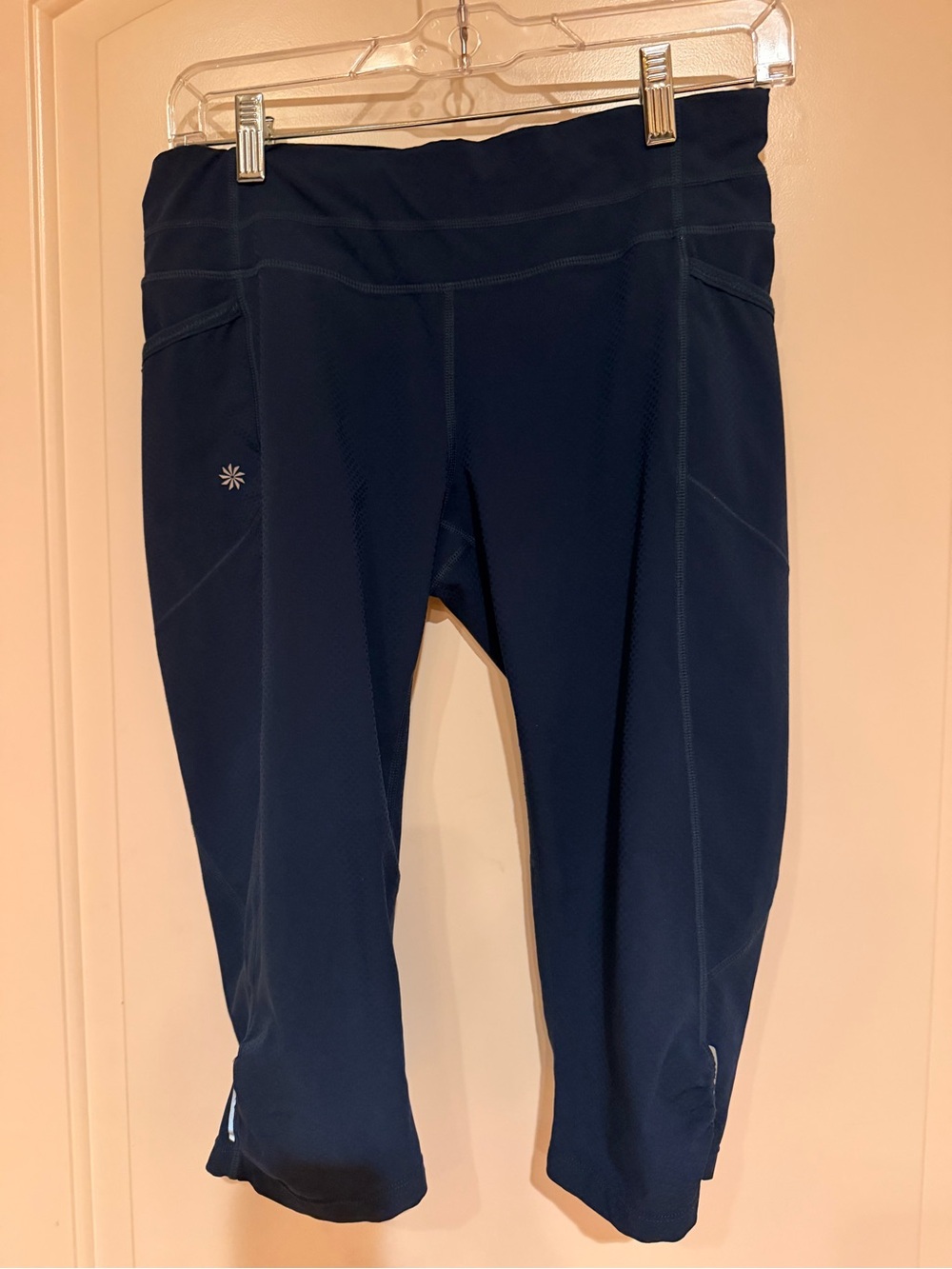 Athleta Dobby Be Free Knickers Capri Crop Stash Pockets Dark Grayish Blue M EUC
